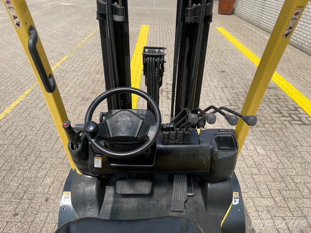 Hyster H 2.5 XT Gas Stapler