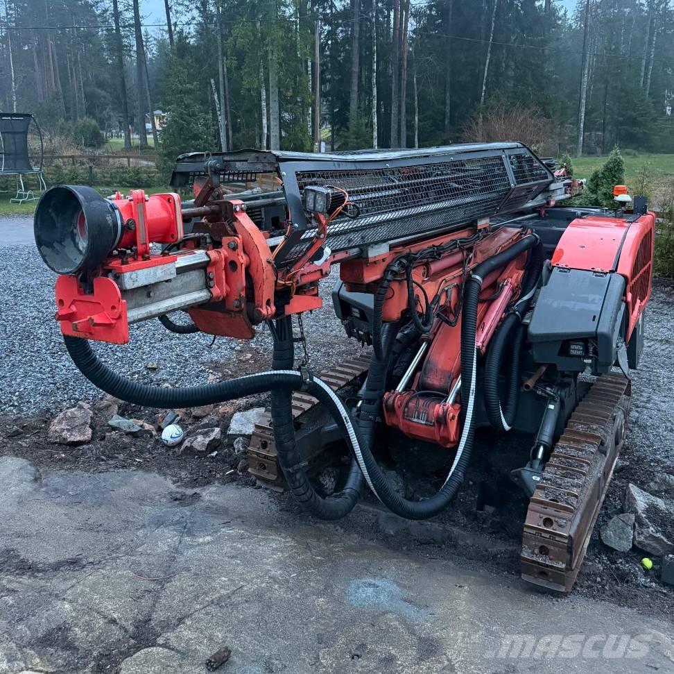 Sandvik Dino DC400 Oberflächenbohrgeräte
