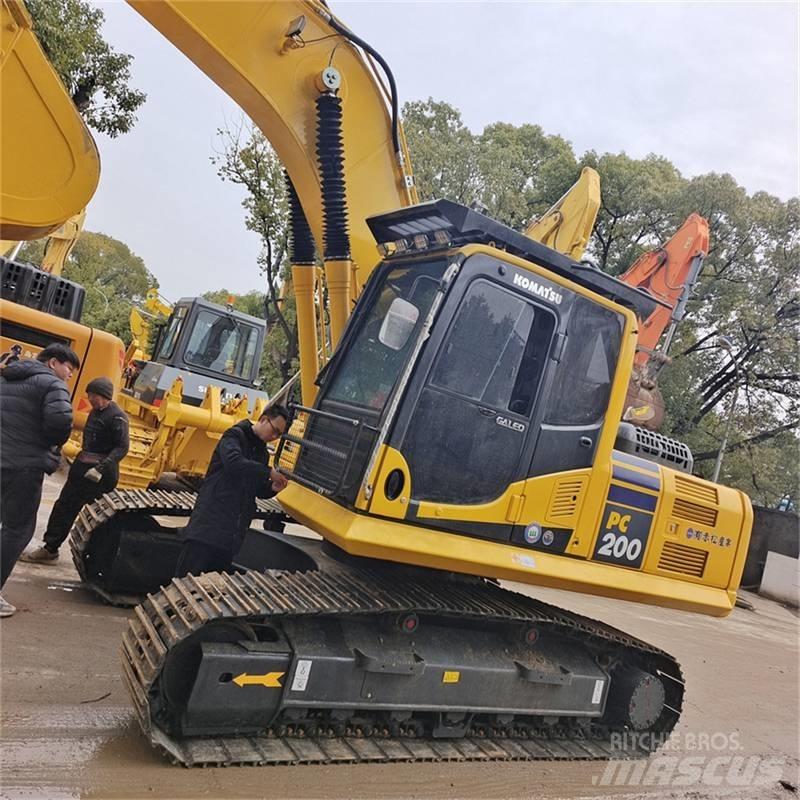 Komatsu PC200-8 Raupenbagger