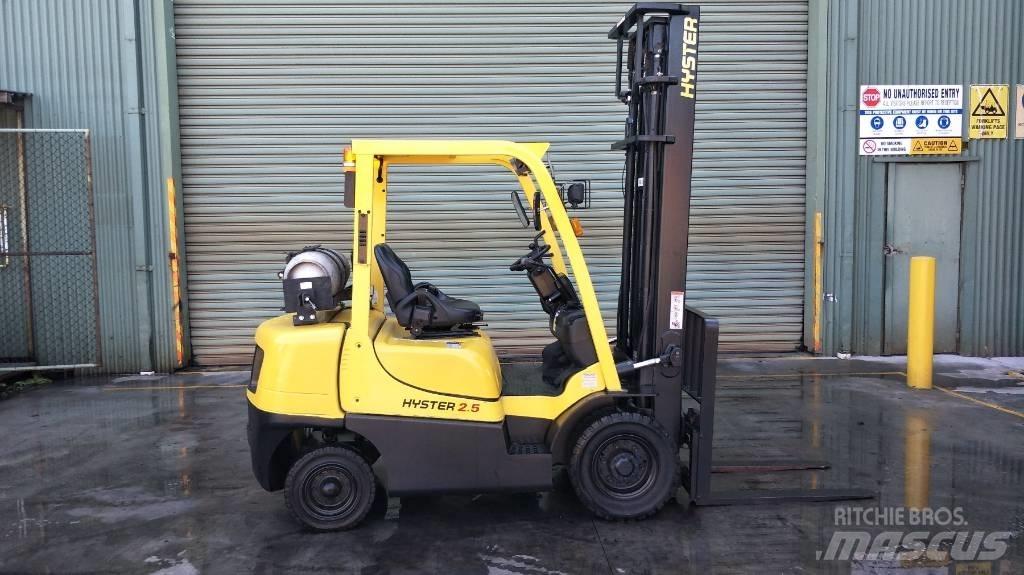 Hyster H2.5XT Gas Stapler
