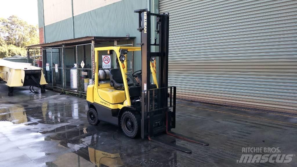 Hyster H2.5XT Gas Stapler