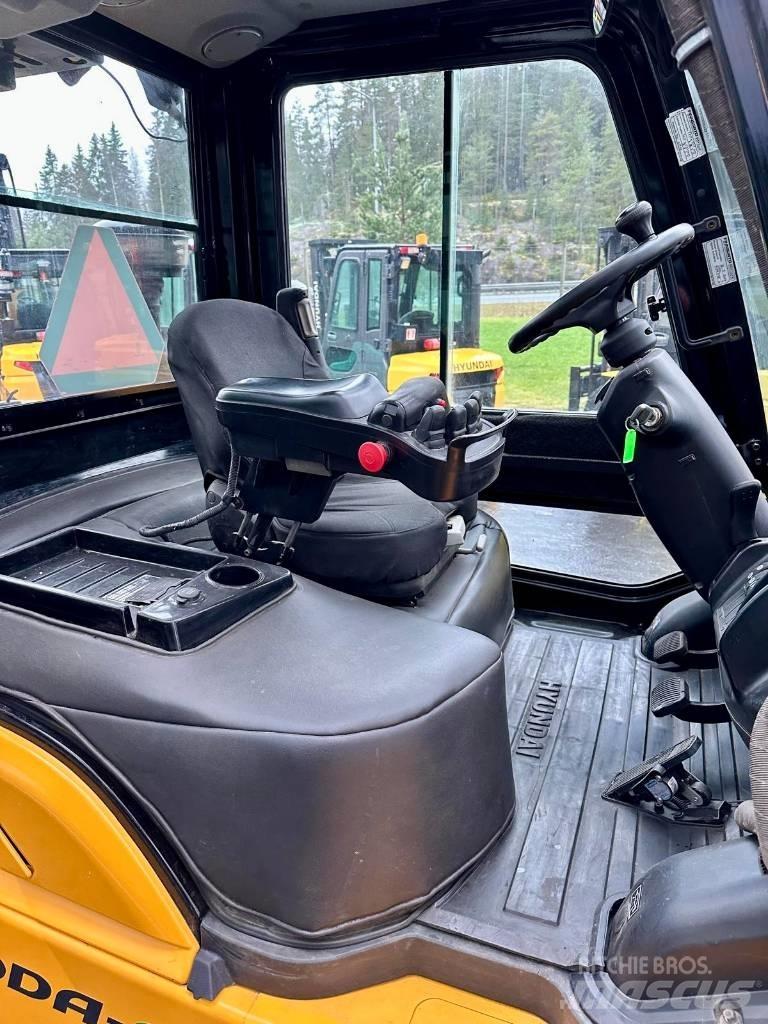 Hyundai 50DA-9 Diesel Stapler
