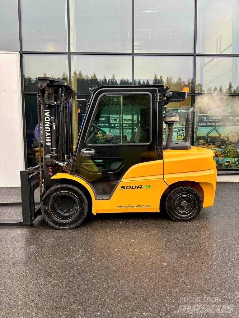 Hyundai 50DA-9 Diesel Stapler