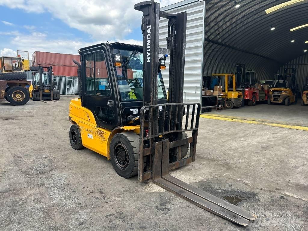 Hyundai 40D-9F Diesel Stapler