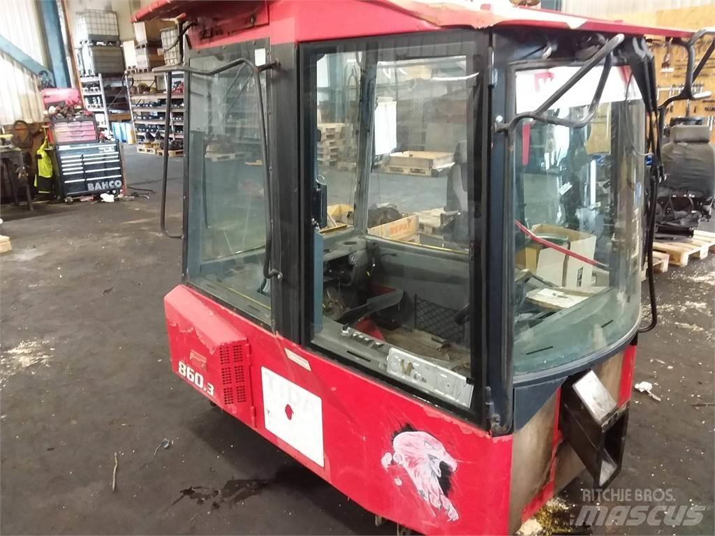 Valmet 860.3 Kabinen