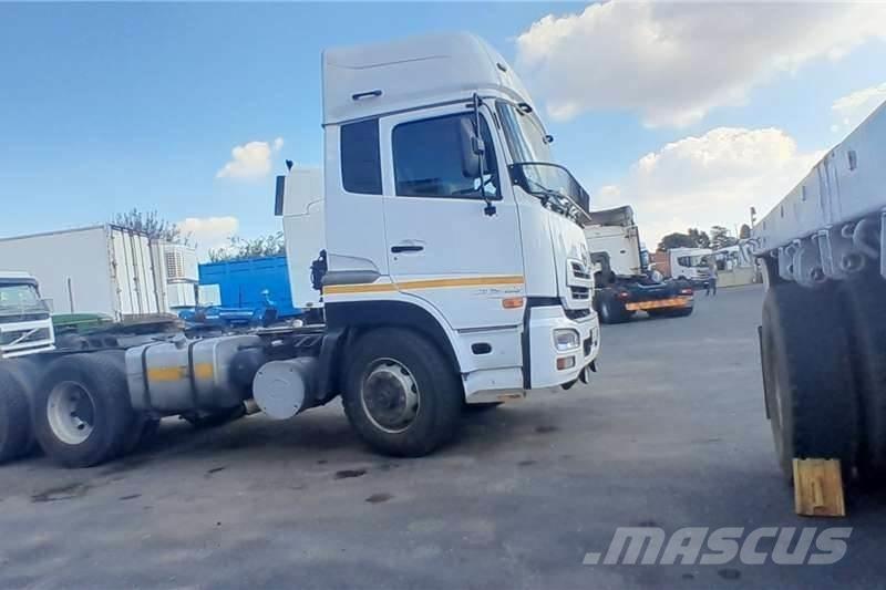 UD QUESTER GWE440 Andere Fahrzeuge