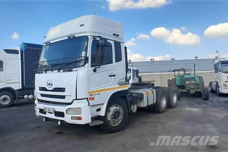 UD QUESTER GWE440 Andere Fahrzeuge