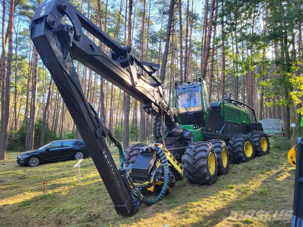 Johan Deere 1270G Harvester