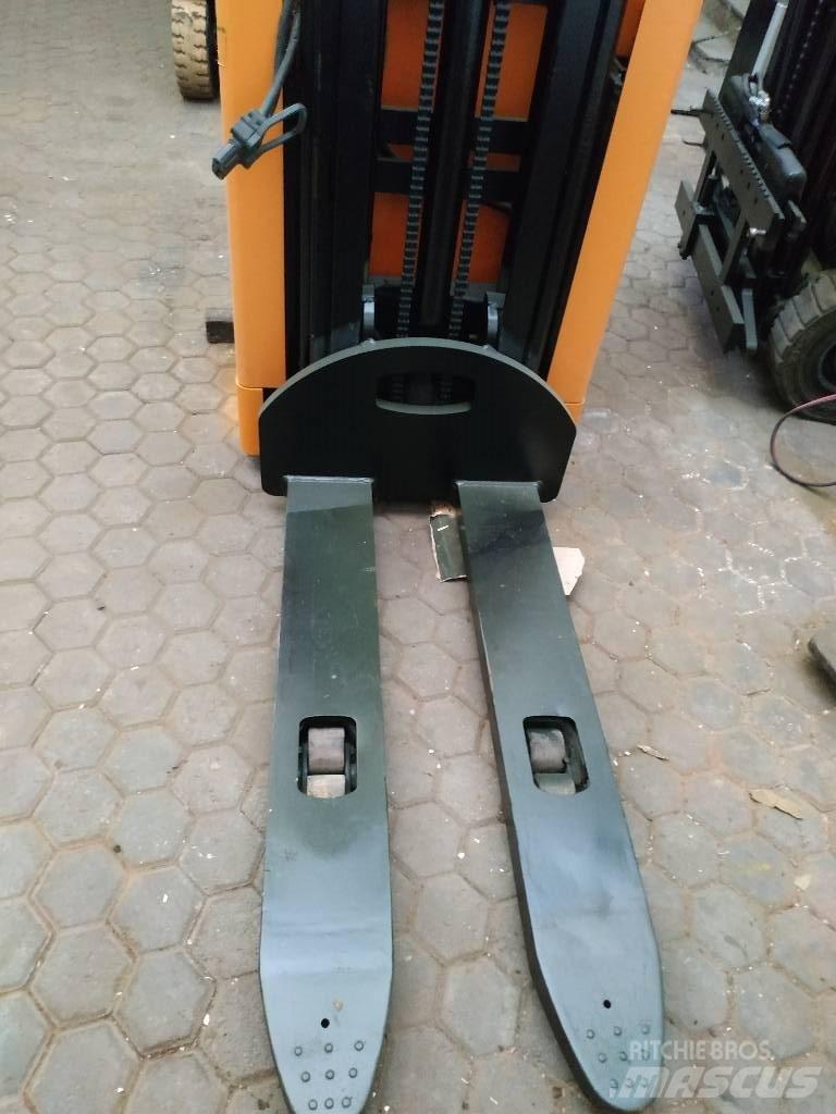 Still Aufsitzstapler Elektro Stapler