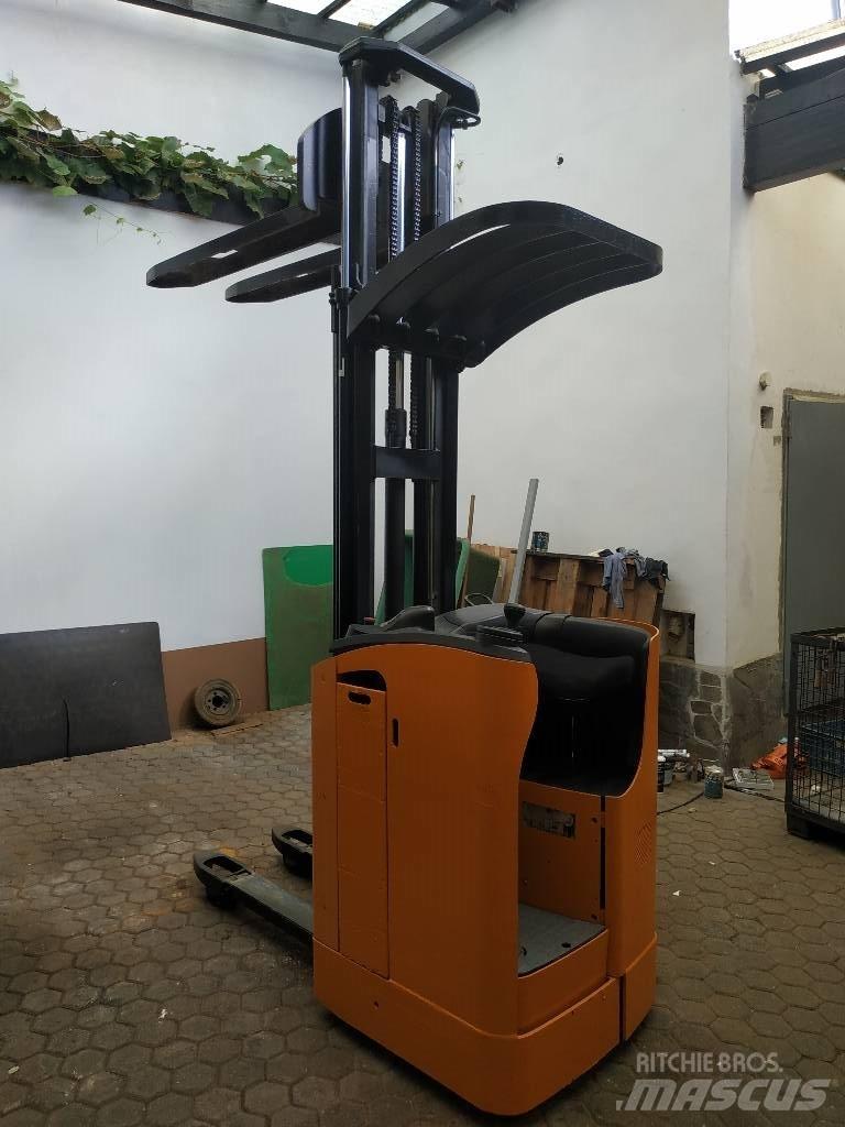 Still Aufsitzstapler Elektro Stapler