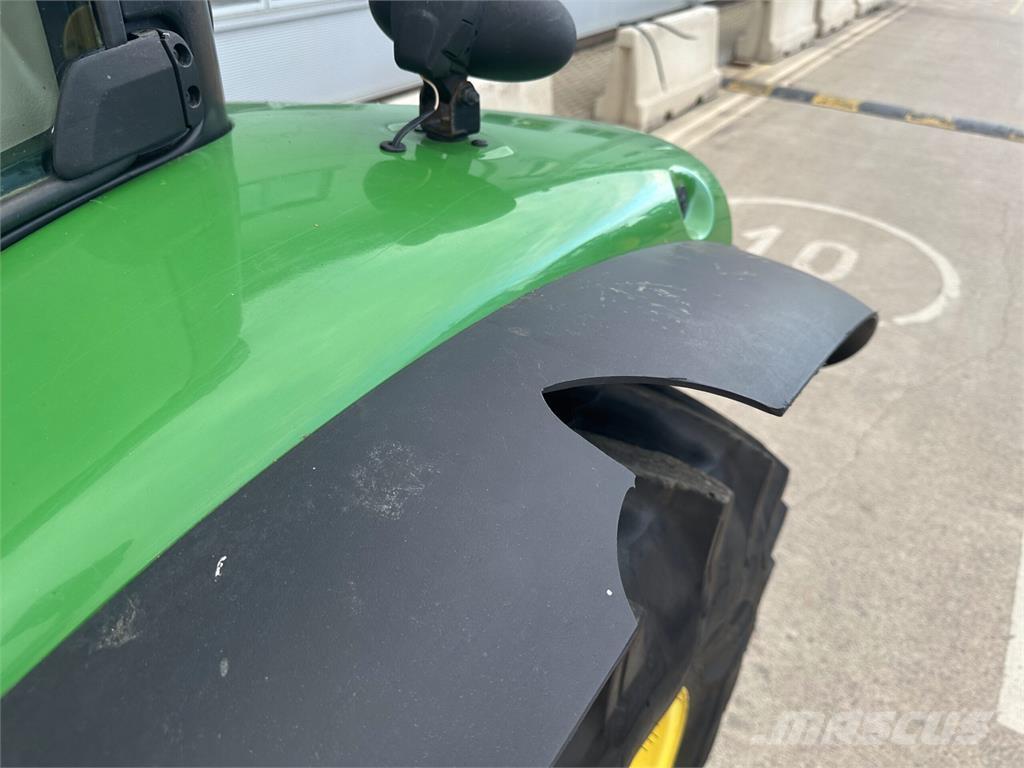 John Deere 6135R Traktoren