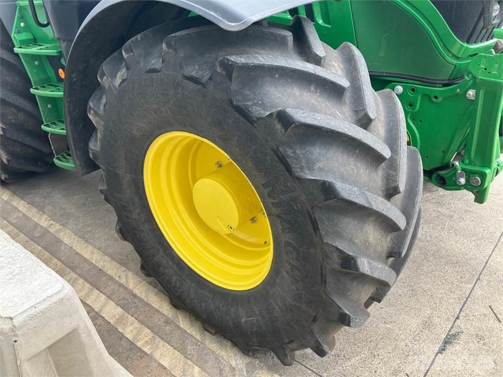 John Deere 6215R Traktoren