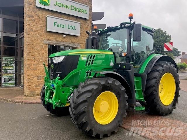 John Deere 6215R Traktoren