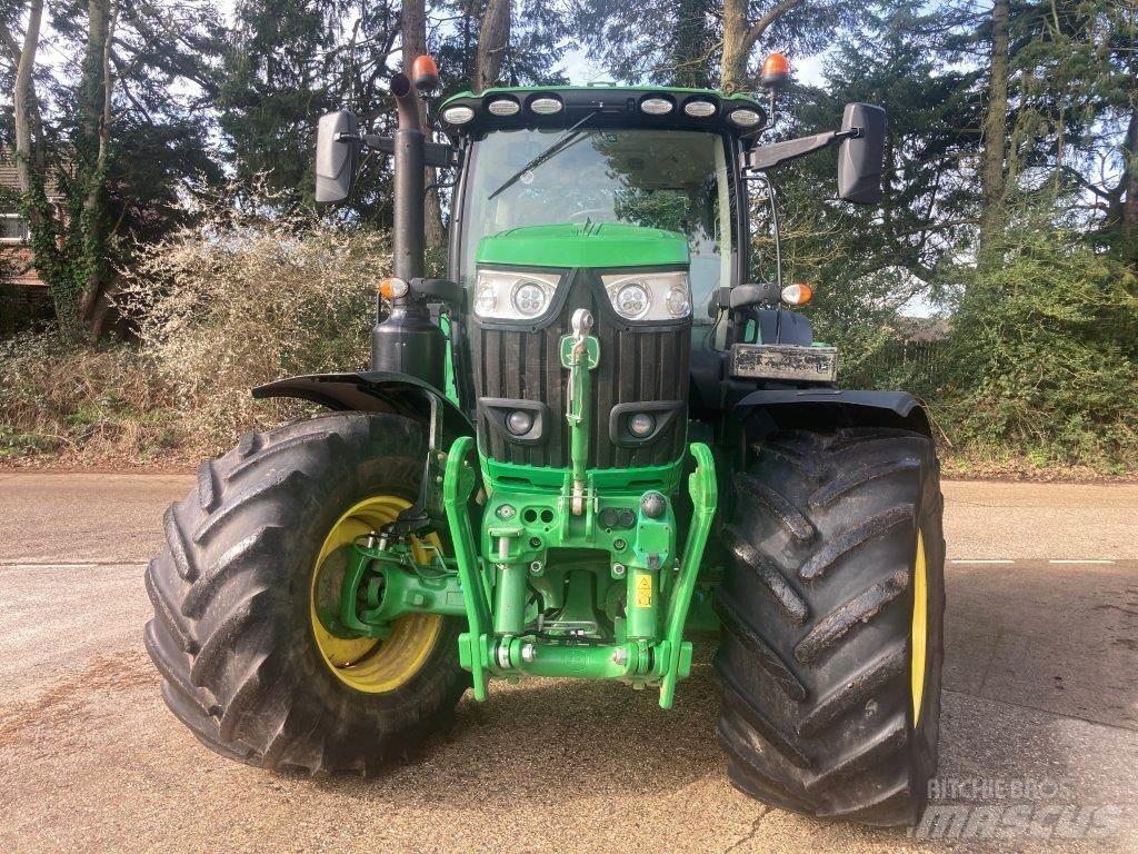 John Deere 6215R Traktoren