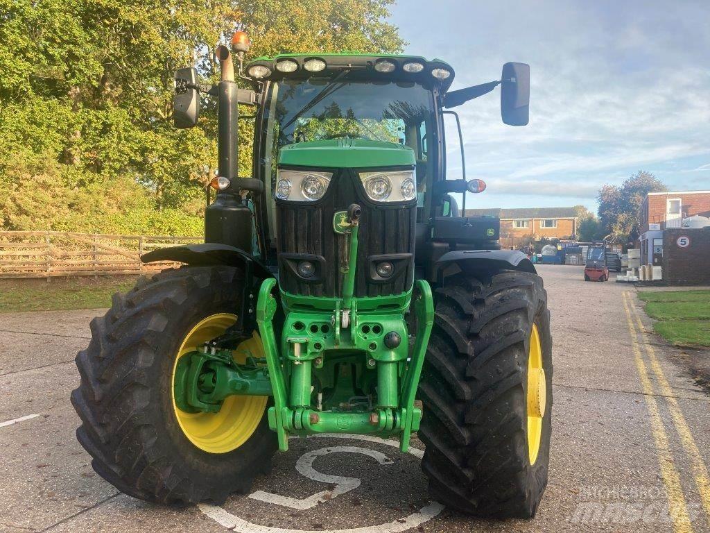 John Deere 6215R Traktoren