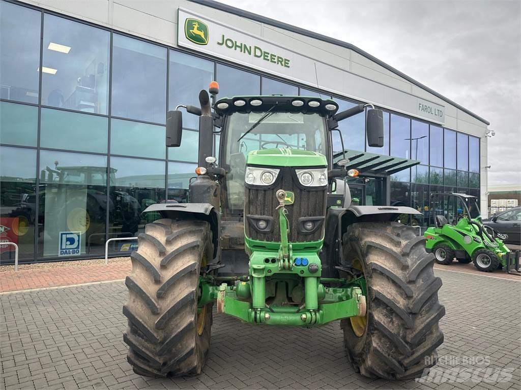 John Deere 6215R Traktoren