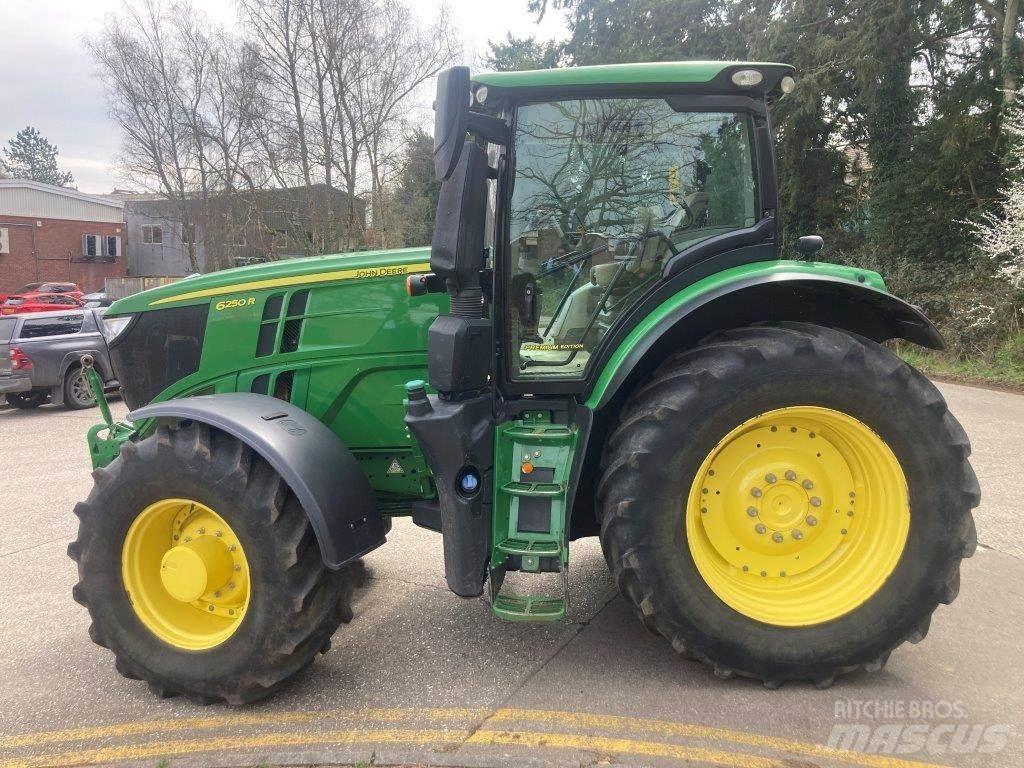 John Deere 6250R Traktoren