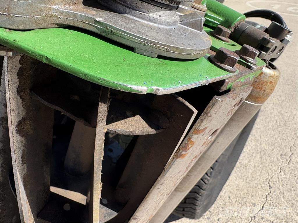 John Deere 7700A Handgeführte Rasenmäher