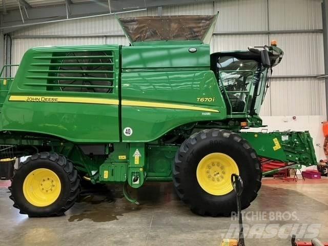 John Deere T670i Mähdrescher
