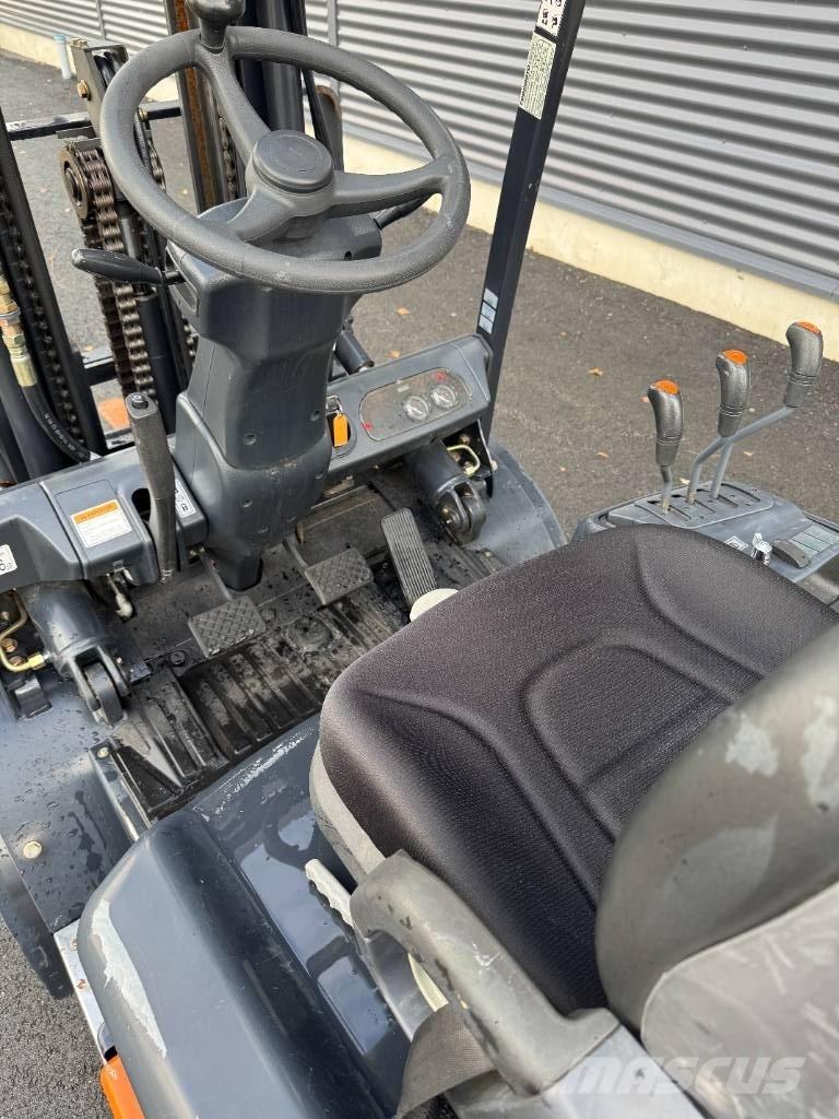 Doosan G 35 C-5 Gas Stapler