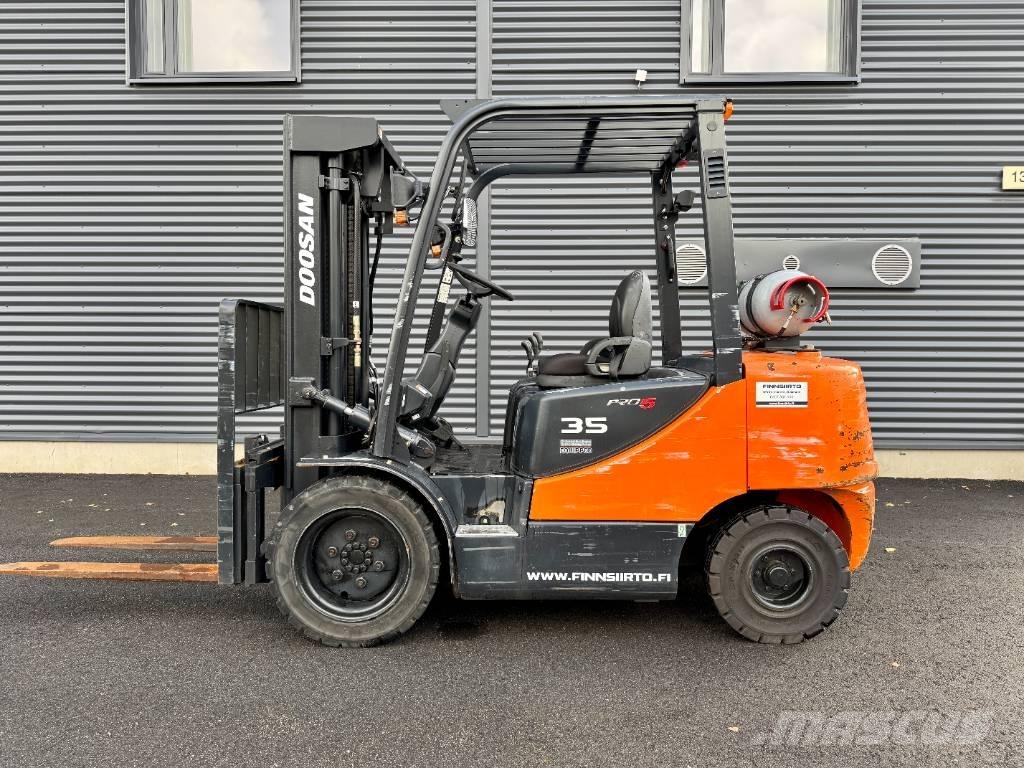 Doosan G 35 C-5 Gas Stapler