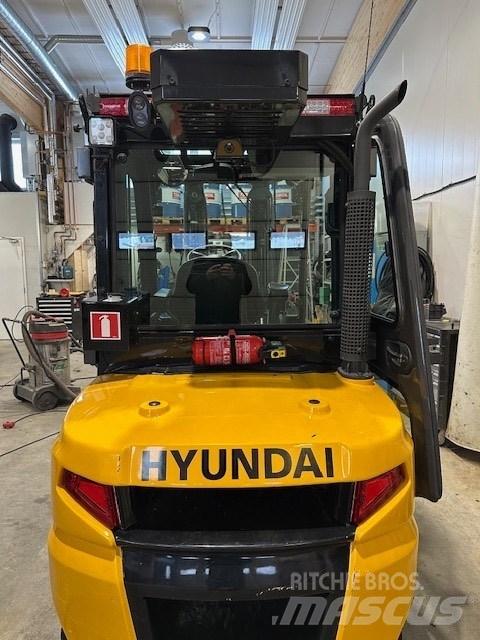 Hyundai 35 DA-9 Diesel Stapler