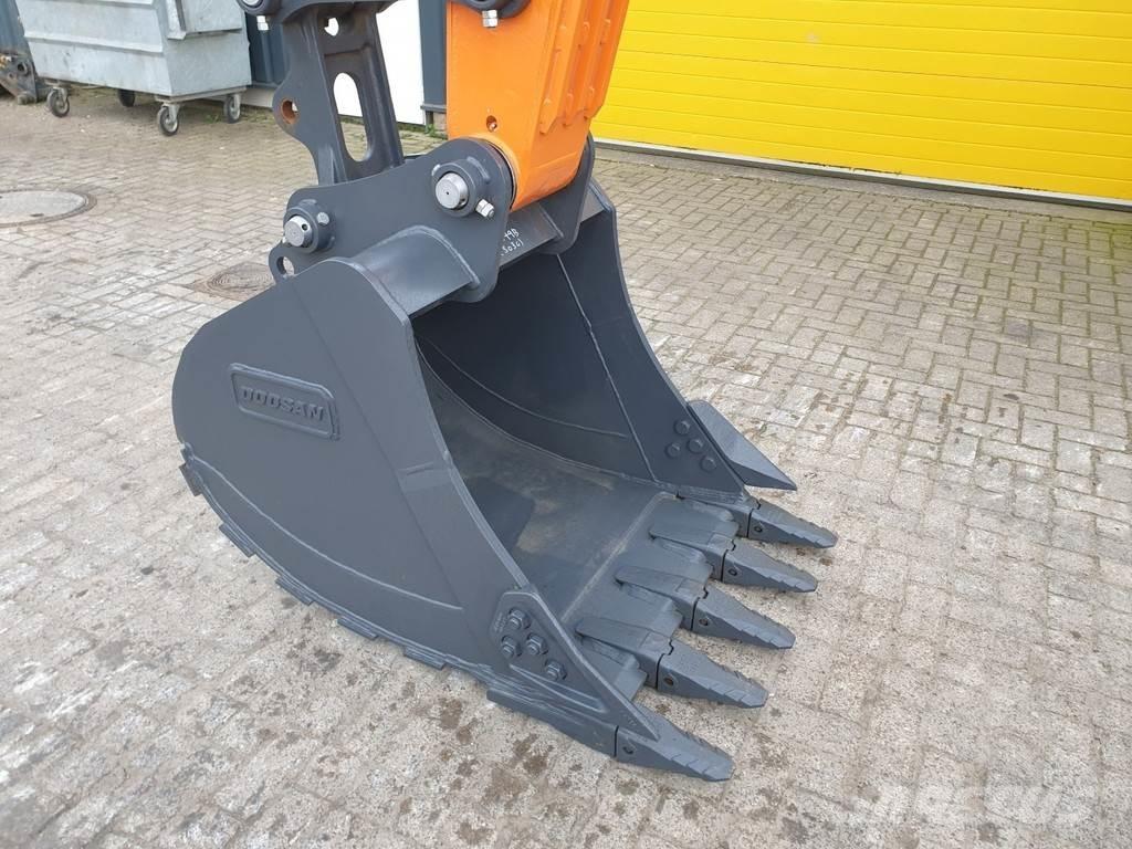 Develon DX140LC Raupenbagger