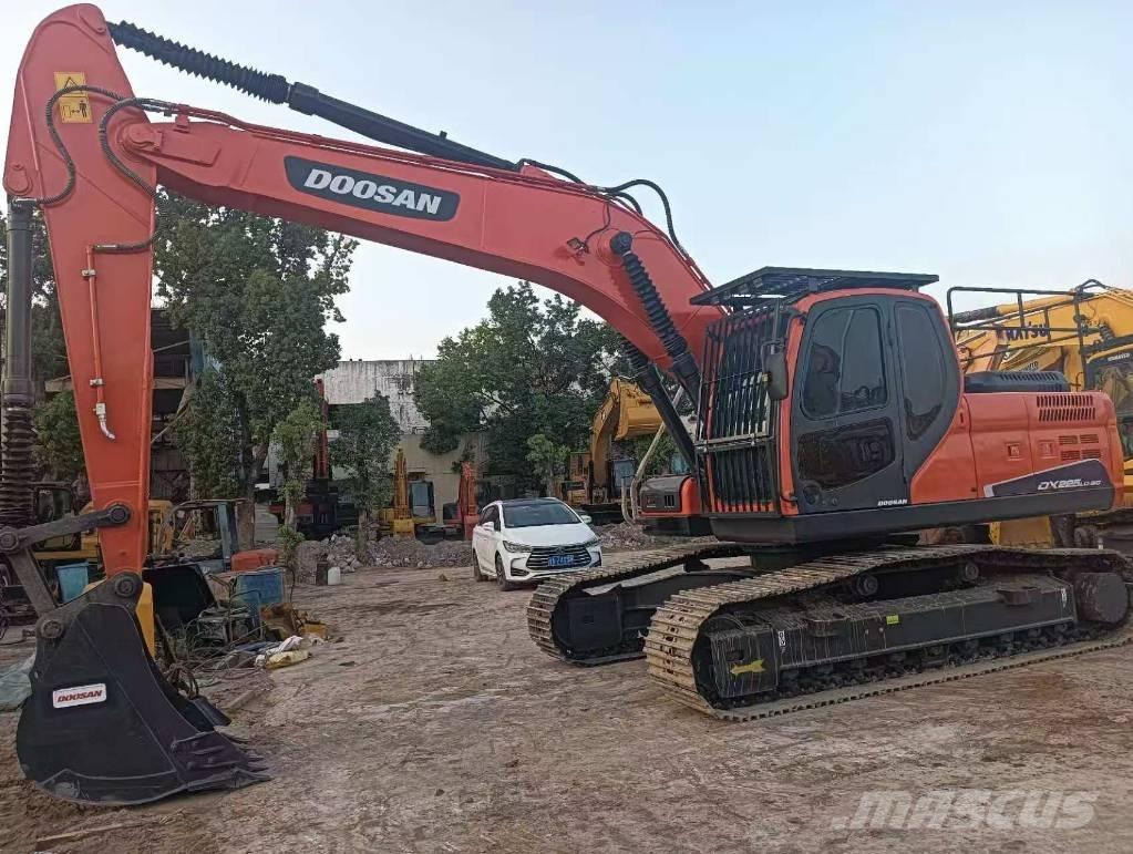 Doosan DX 225 LC Raupenbagger