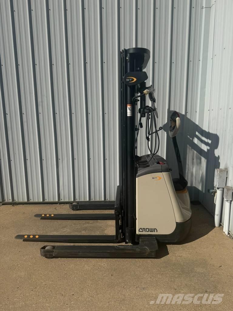Crown ST3000-25 Elektro Stapler