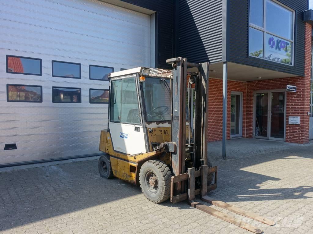 TCM FD 25 Z2 Diesel Stapler