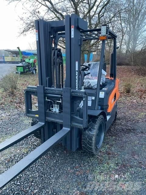 Doosan D30NXS Diesel Stapler