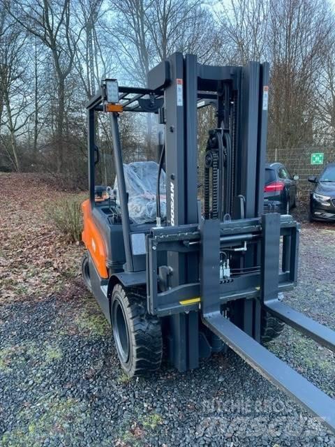 Doosan D30NXS Diesel Stapler