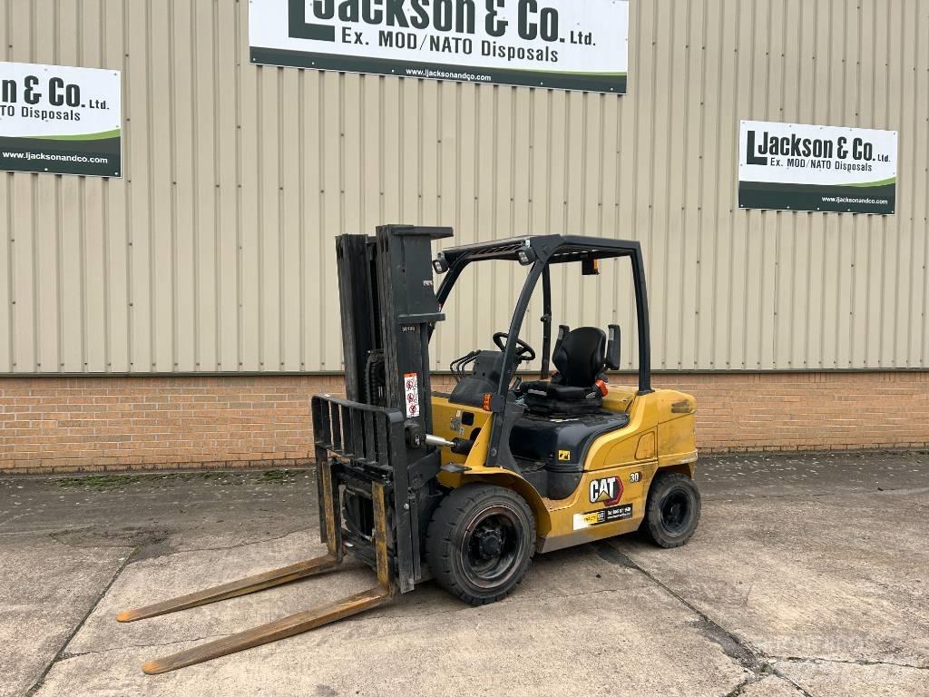 CAT DP 30 N Diesel Stapler