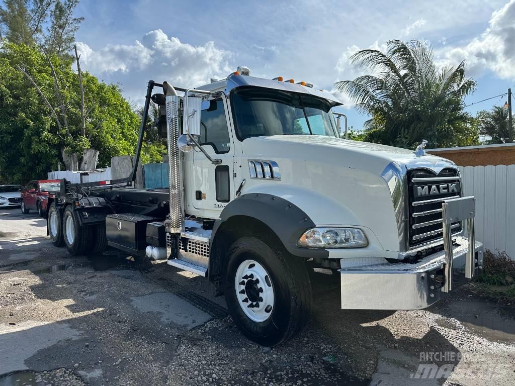 Mack GU813 Absetzkipper