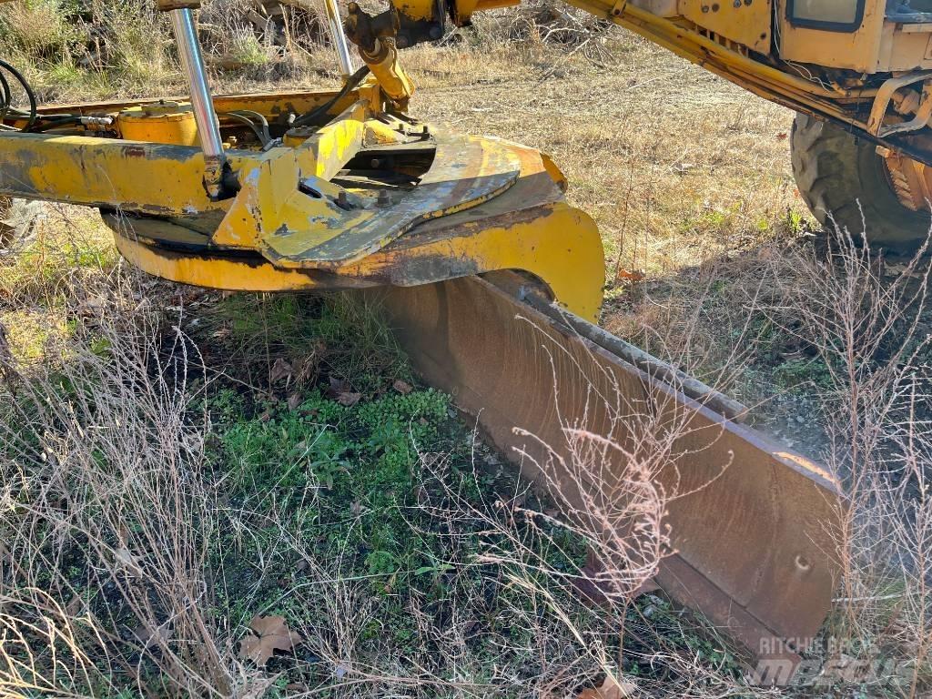 John Deere 672 A Grader