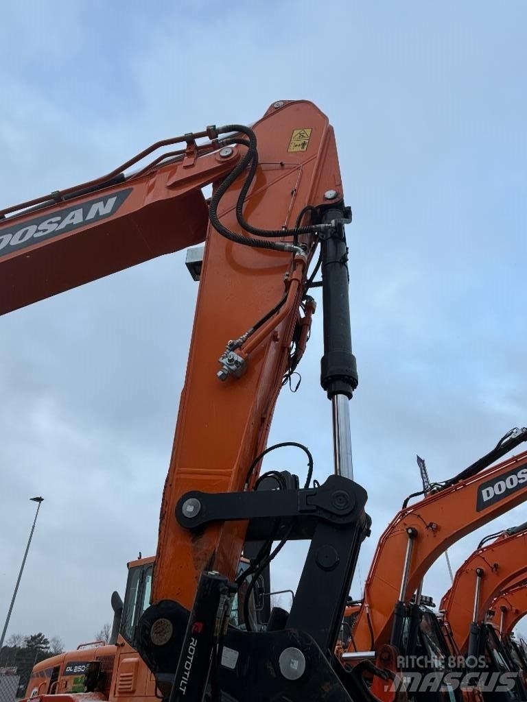 Doosan DX 300 LC-7 Raupenbagger