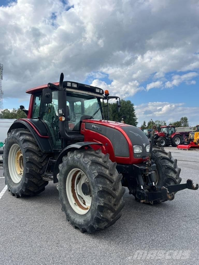 Valtra N 141 Traktoren