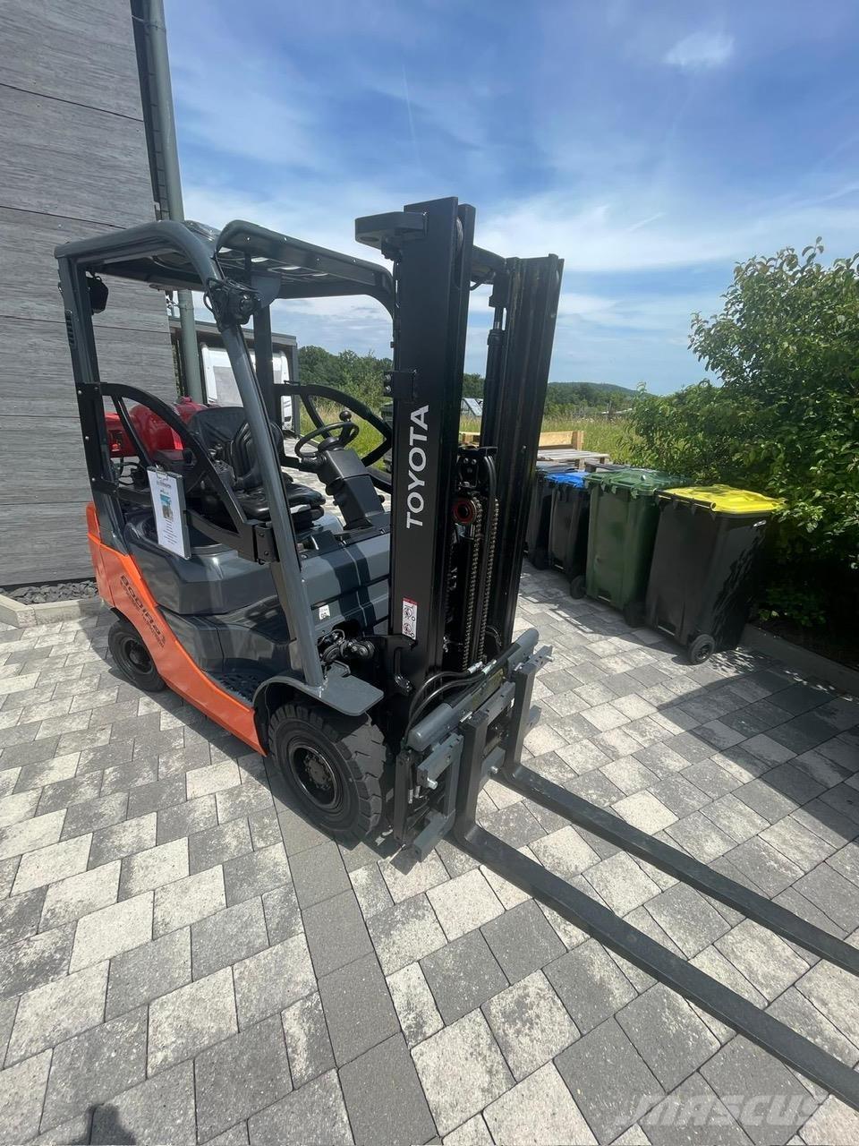 Toyota 02-8FGF18 Gas Stapler