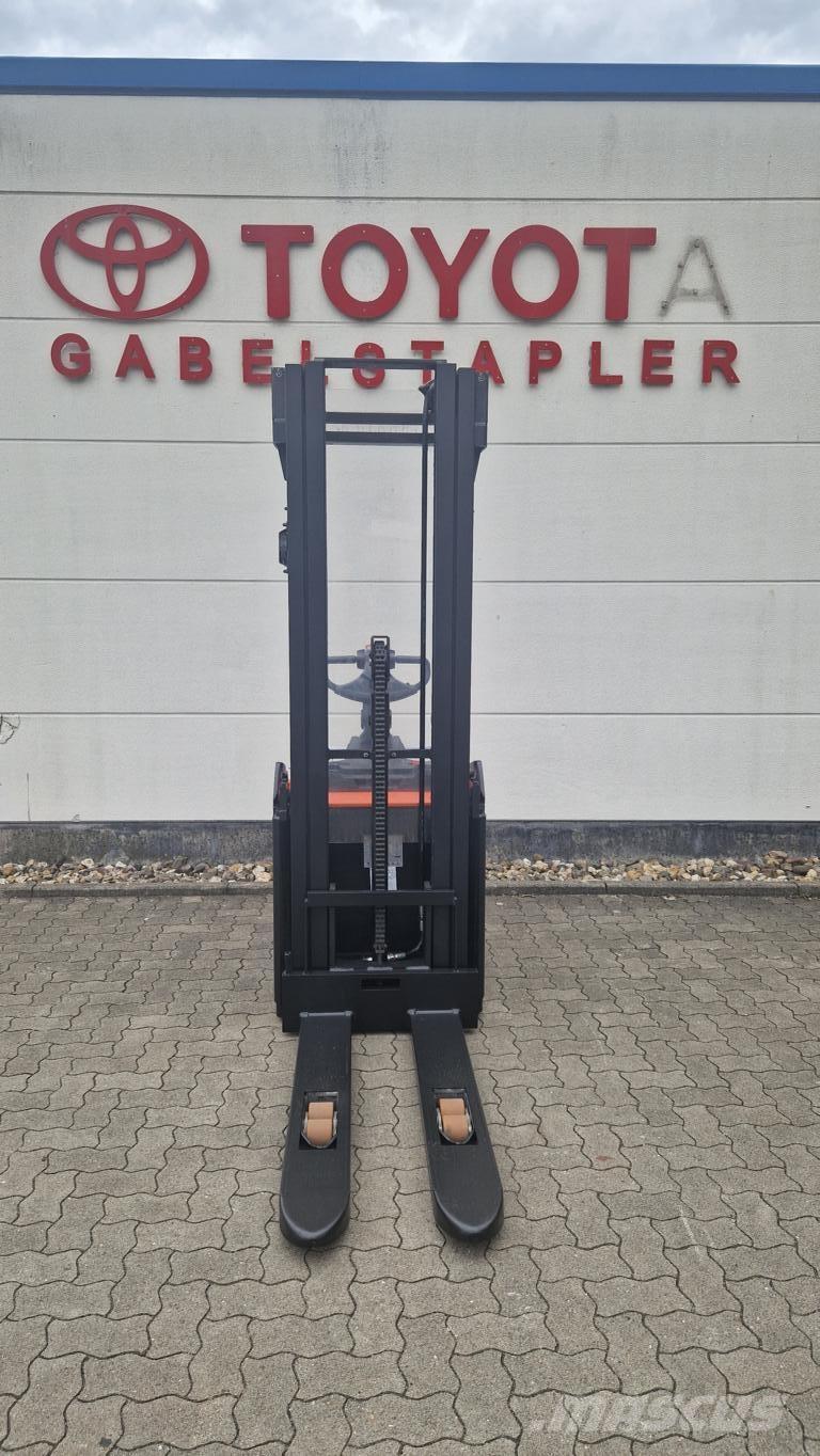 Toyota SPE160 Selbstfahrstapler