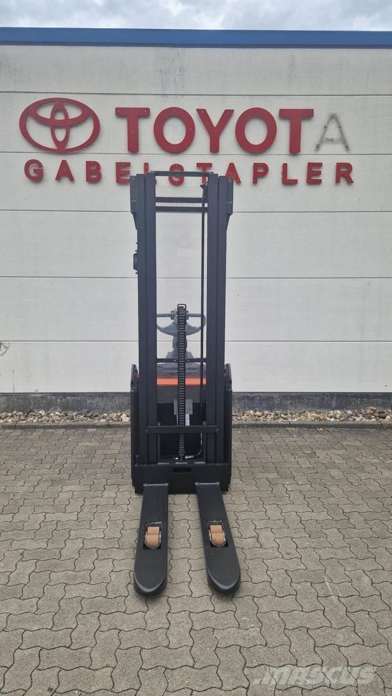 Toyota SPE160 Deichselstapler