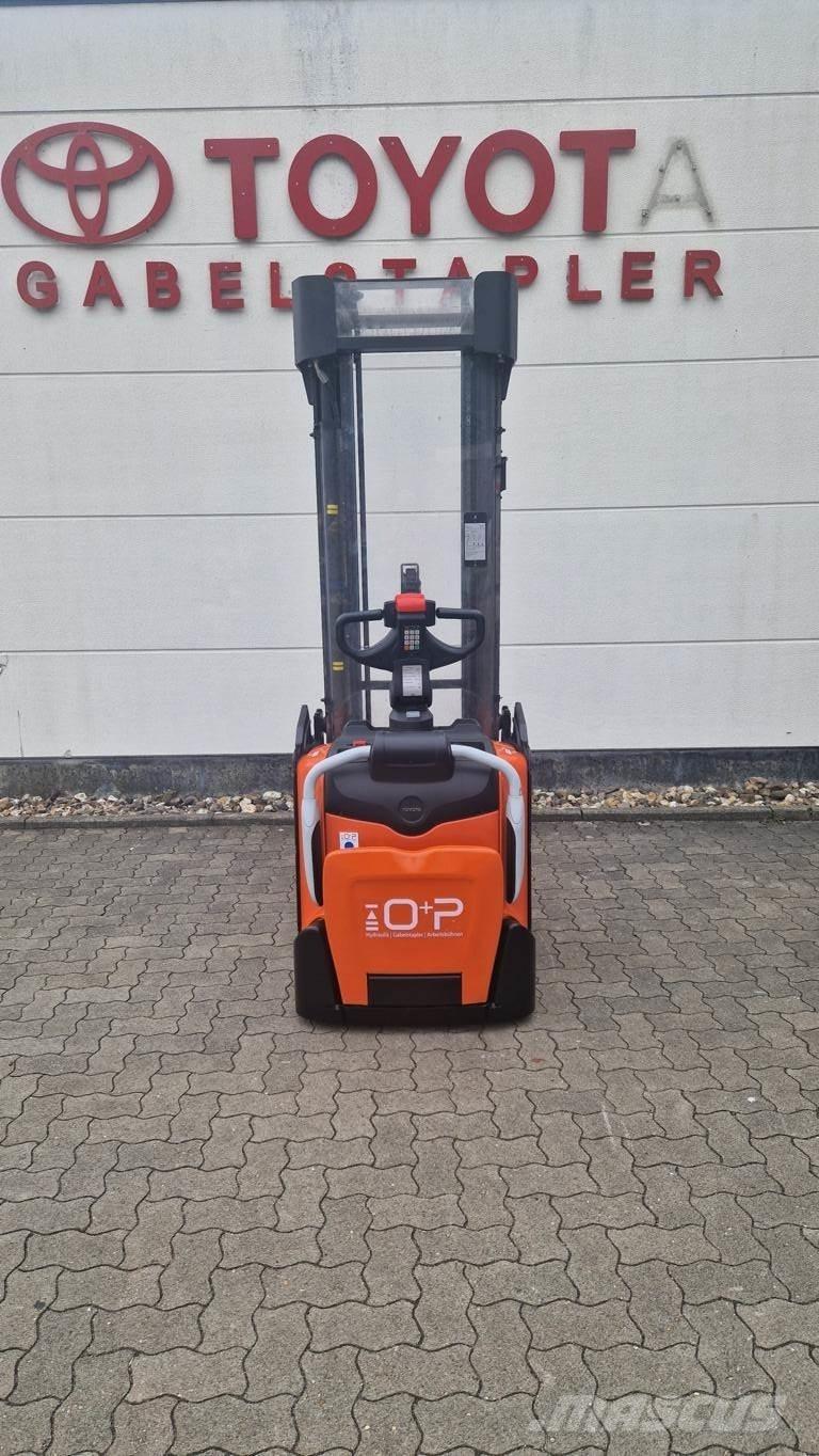 Toyota SPE160 Deichselstapler