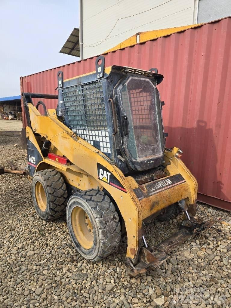 CAT 242 B Kompaktlader