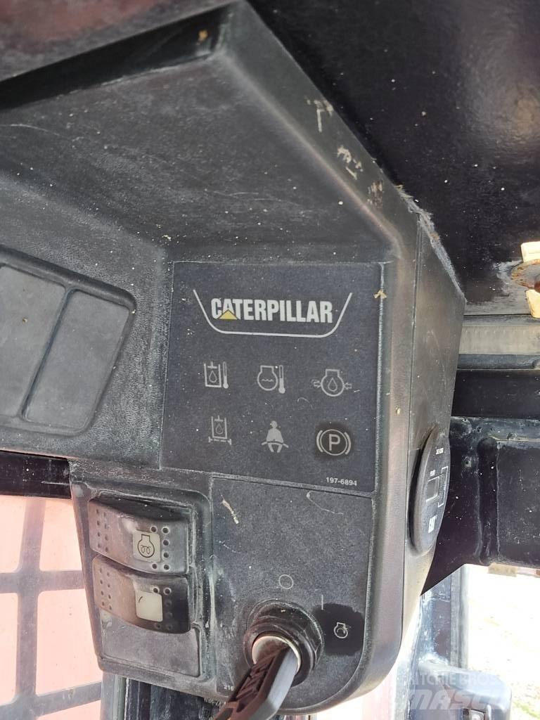 CAT 242 B Kompaktlader