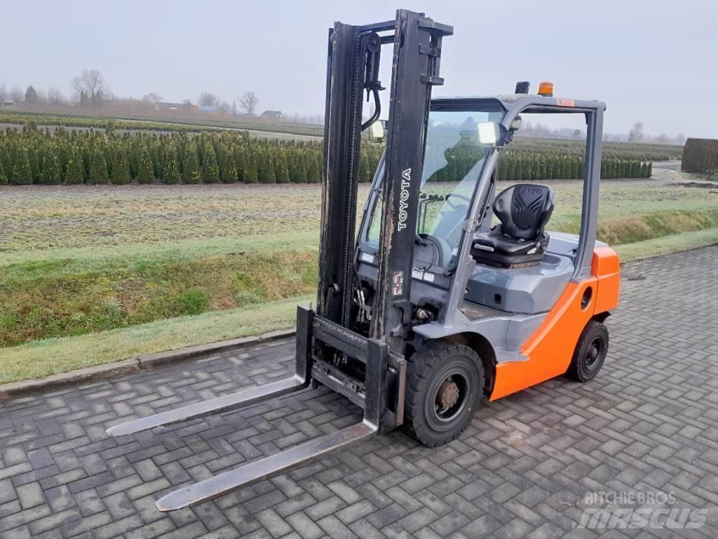 Toyota Tonero 25 Diesel Stapler