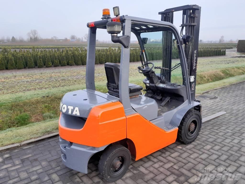 Toyota Tonero 25 Diesel Stapler