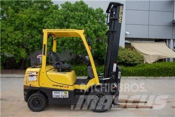 Hyster H2.5XT Gas Stapler