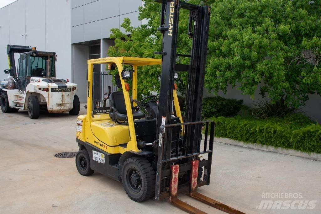 Hyster H2.5XT Gas Stapler