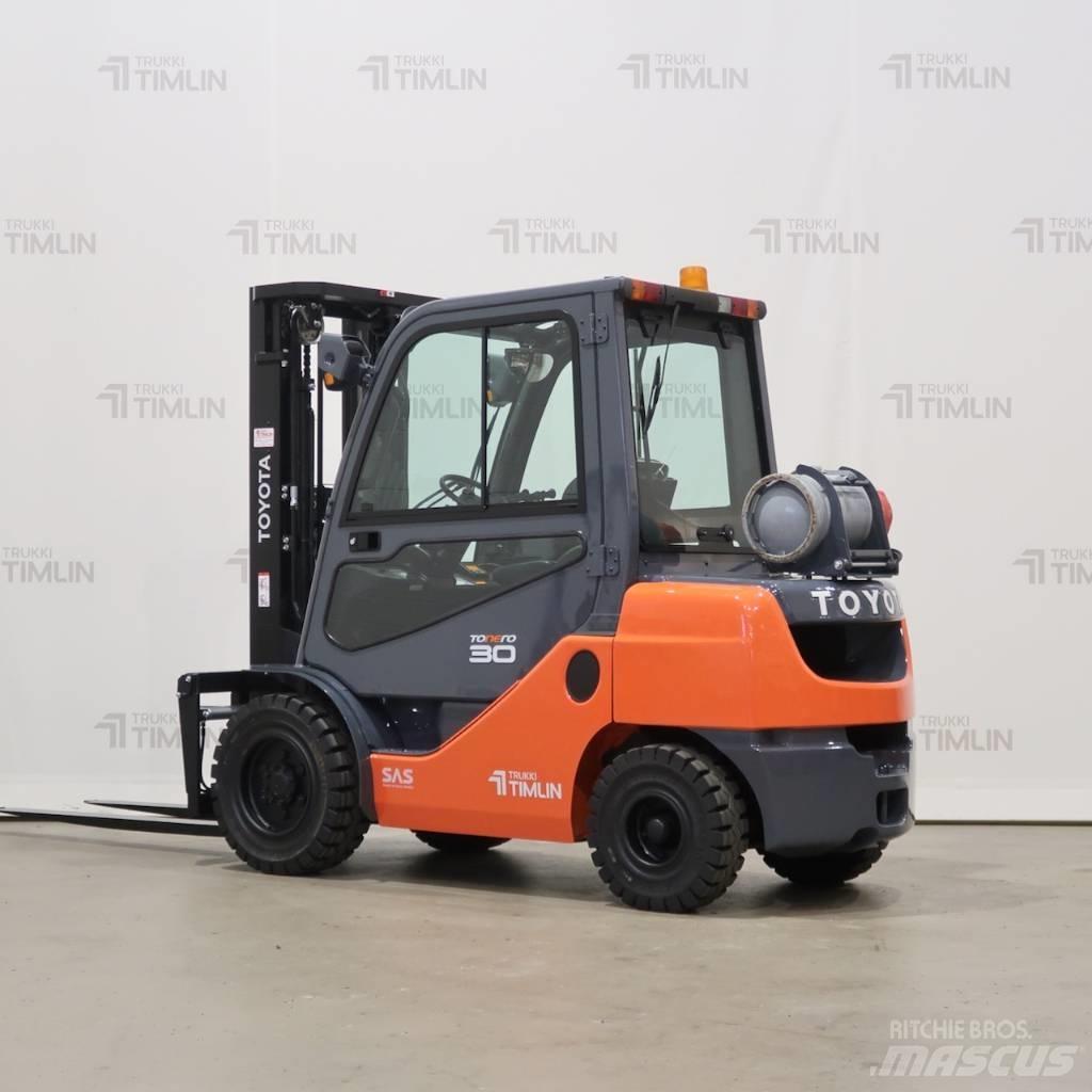 Toyota 02-8FGF30 Gas Stapler