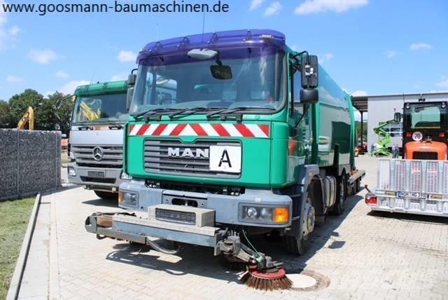 MAN M32 Kehrmaschine