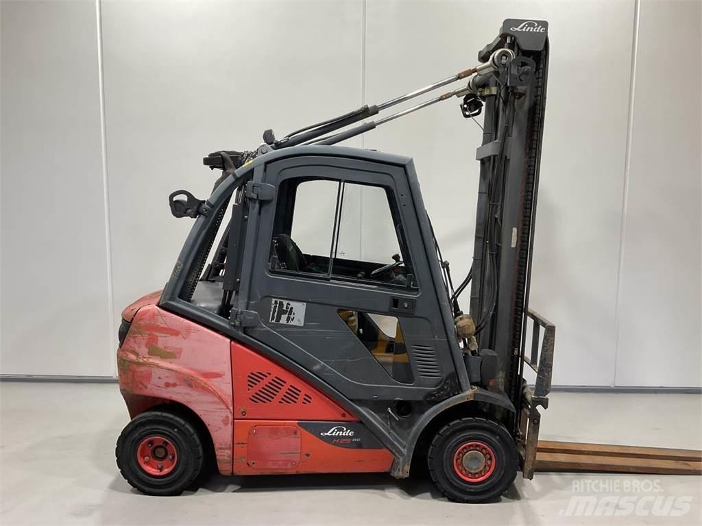 Linde H25D-02 Diesel Stapler